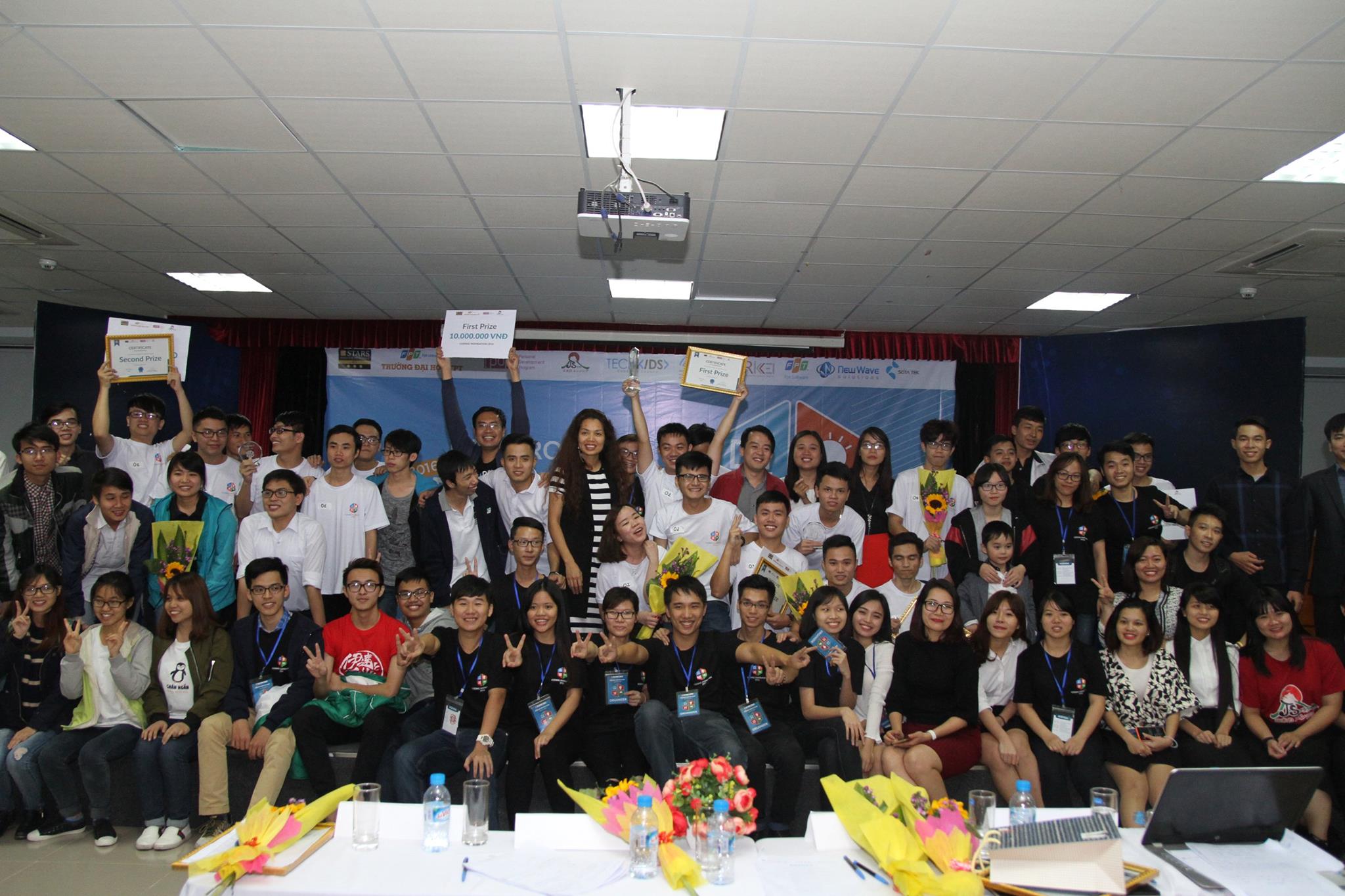 Sinh viên trình bày dự án tại Coding Inspiration